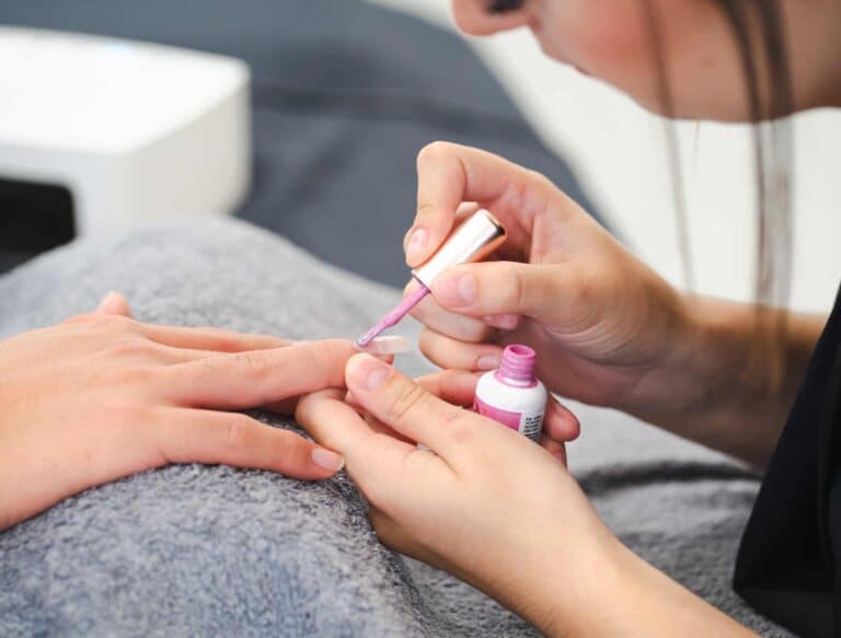 lycee-montbareil-guingamp-esthetique-ongles-1